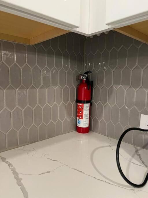 דולות' New Spacious 3 Bedroom Suite Garage Parking Free Wi-Fi Office Space And Patio View מראה חיצוני תמונה