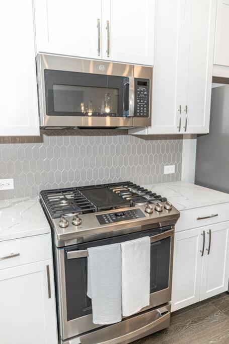 דולות' New Spacious 3 Bedroom Suite Garage Parking Free Wi-Fi Office Space And Patio View מראה חיצוני תמונה